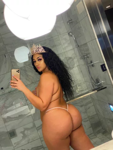Photo of model @bigbootyxo