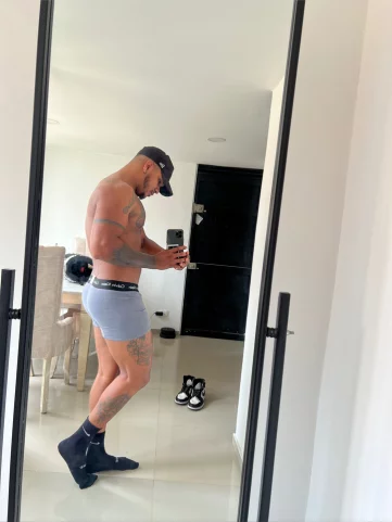Photo of model @bigdicklatinofree