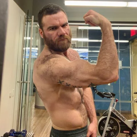 Photo of model @bighairytopping