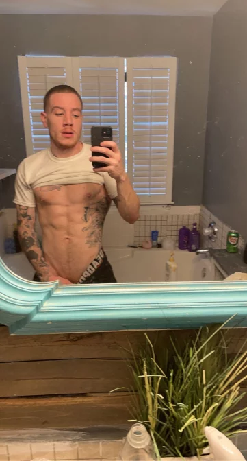 Photo of model @billyredsfree