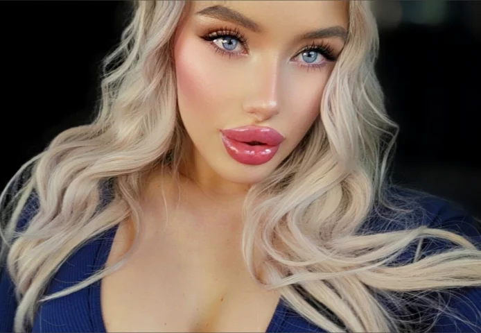 Photo of model @blonde_anna