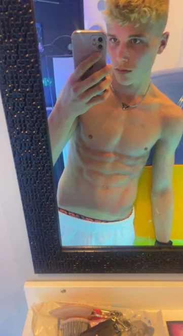 Photo of model @blondestud6969