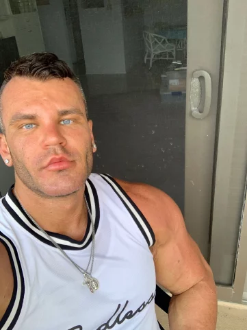 Photo of model @bobbybicepsxxxfree