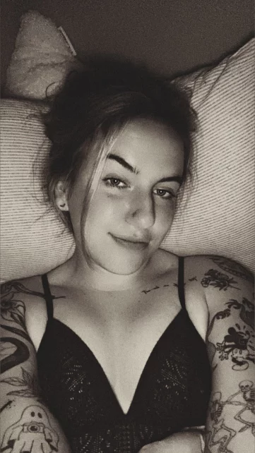 Photo of model @bombshellbethany