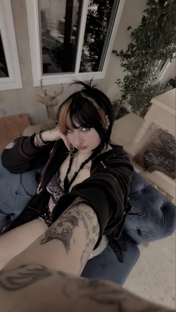 Photo of model @boozygremlin-vip
