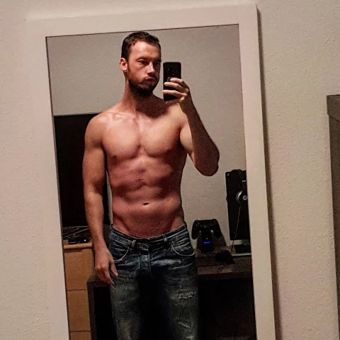 Photo of model @bornlion88