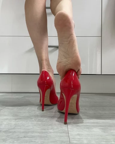 Photo of model @bornroyal_feetfree