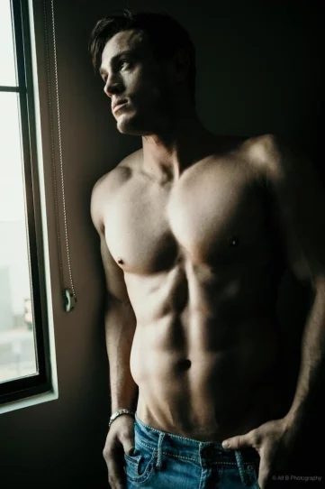 Photo of model @bradyallenfit