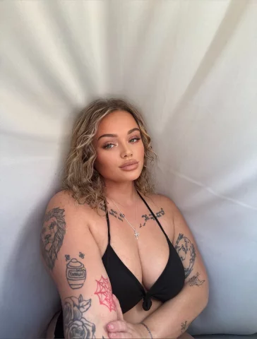 Photo of model @bratzbabyy94