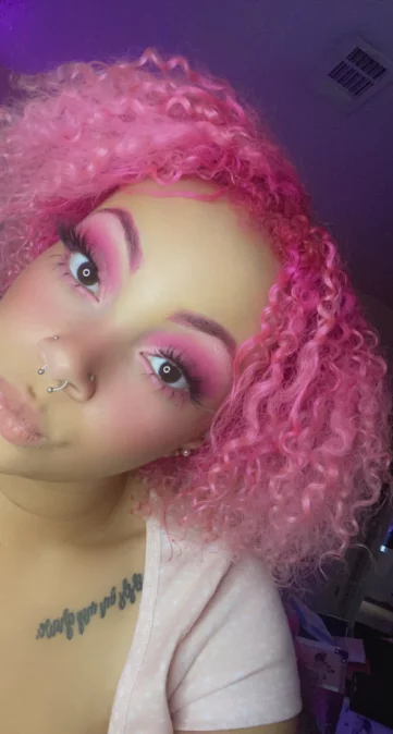Photo of model @bratzdollpink