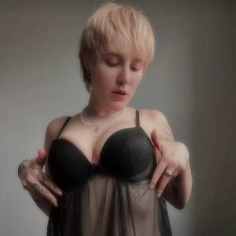 Photo of model @bri_queen