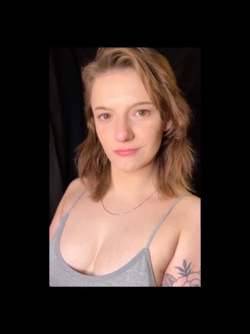 Photo of model @britblowsclouds