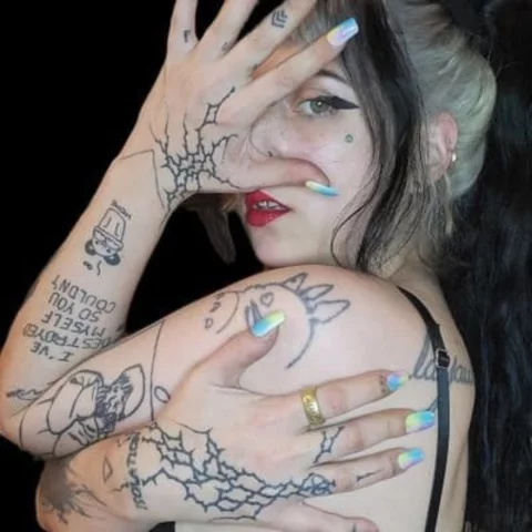 Photo of model @brokenbarbie