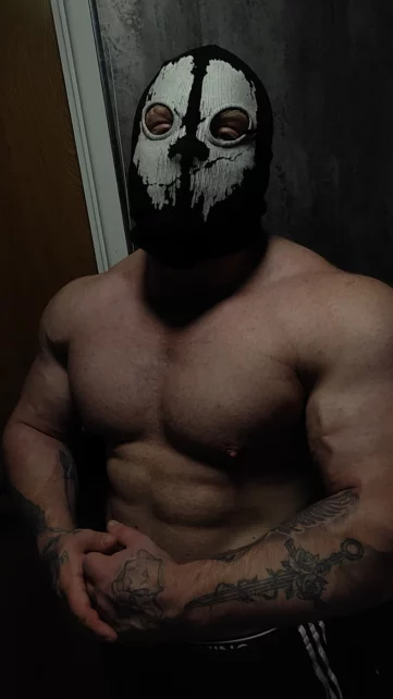 Photo of model @buffbikerbf