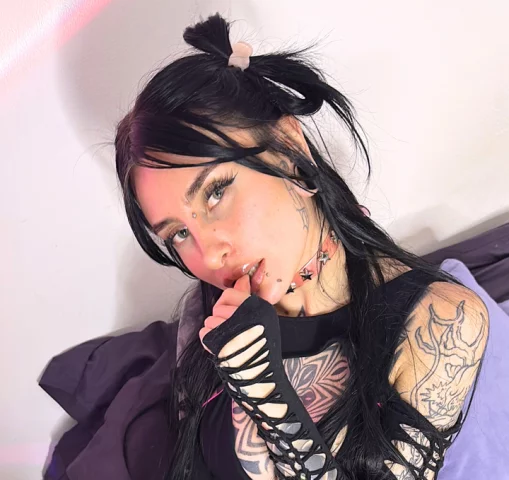Photo of model @bunnieisabella