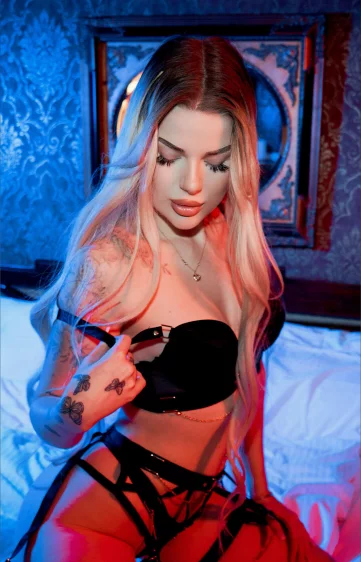 Photo of model @bunnylouuu