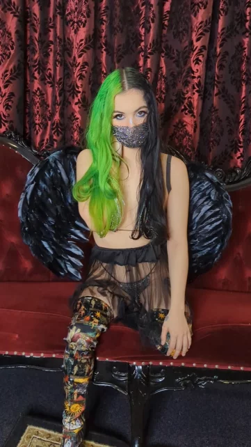 Photo of model @buttercup_slvt_ppv