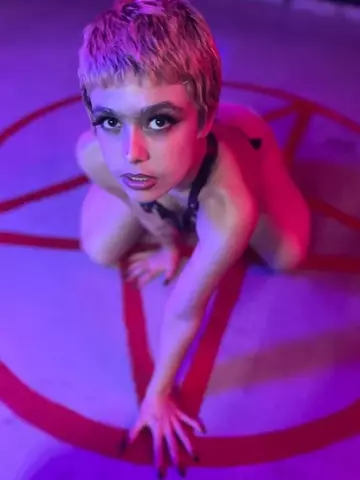 Photo of model @catniptoy420