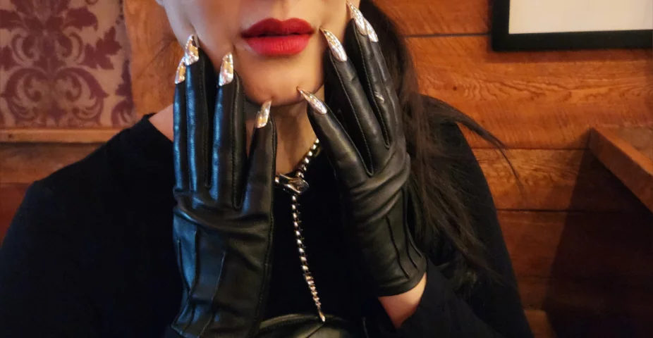 Photo of model @catwithclaws