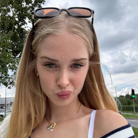 Photo of model @celinexren