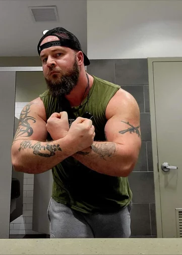 Photo of model @chadflexfree