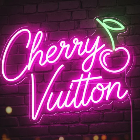 Photo of model @cherry.vuitton