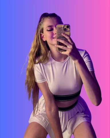 Photo of model @chloe_virgin