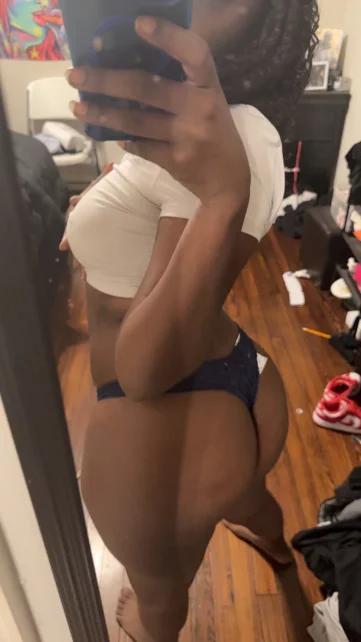 Photo of model @chocolatenaee