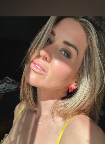 Photo of model @claire_rae_free