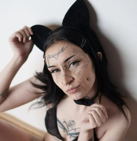Photo of model @cleopeach
