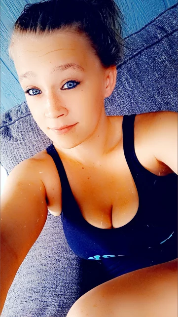 Photo of model @countryyblondegirl