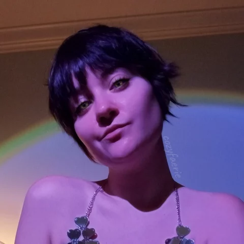 Photo of model @cozyfaerie