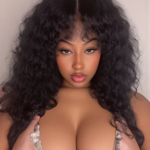 Photo of model @creamyychanel