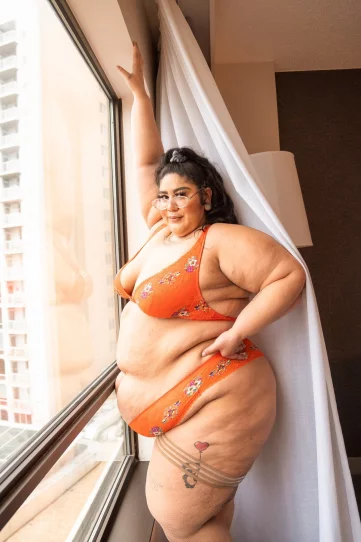 Photo of model @crystalbluexxx