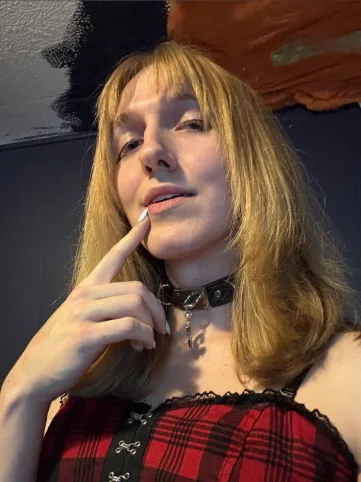 Photo of model @cunning_kitten