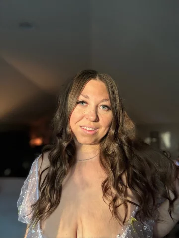 Photo of model @curvy-natural-avery