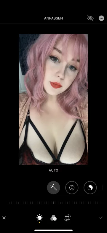 Photo of model @curvy_carly
