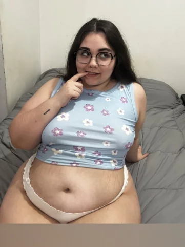 Photo of model @curvyaura