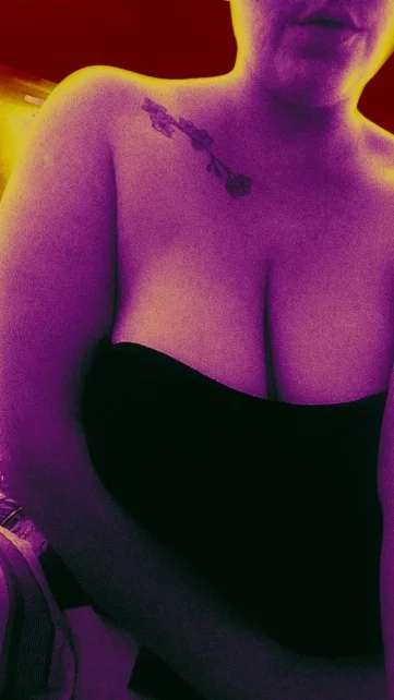 Photo of model @curvybigtits