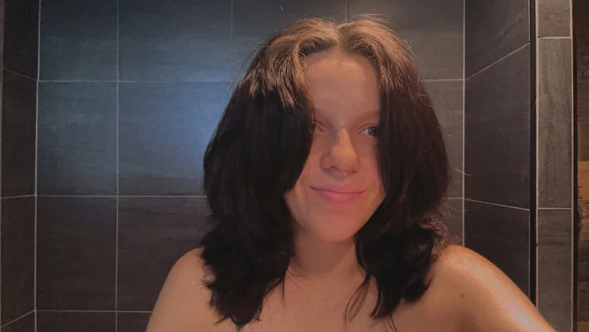 Photo of model @curvyglassesgirl