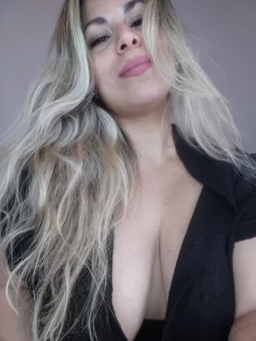 Photo of model @curvygoddess_diana