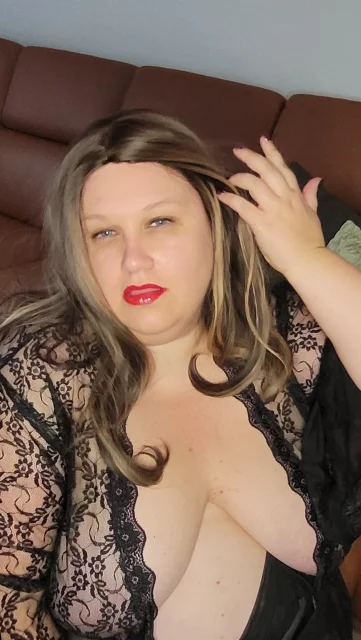 Photo of model @curvyladychayennefree