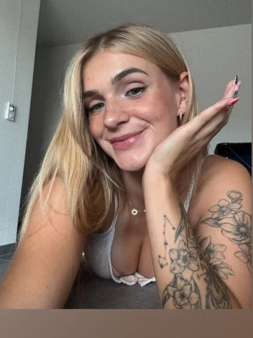 Photo of model @cuteleaa