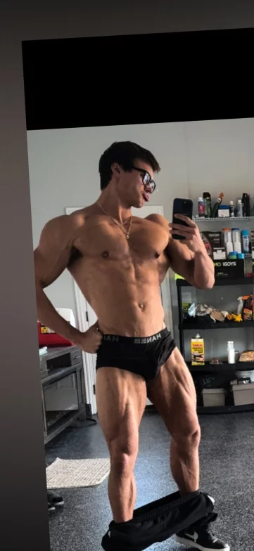 Photo of model @daddimoose69