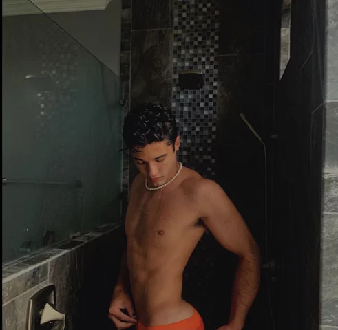 Photo of model @daddycoll