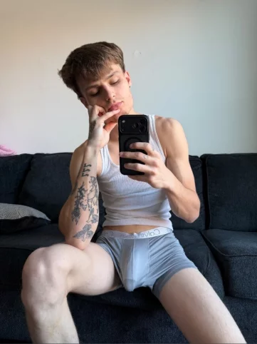 Photo of model @daddydevvv