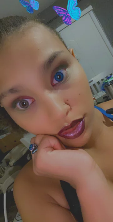 Photo of model @daddysbadgirl420