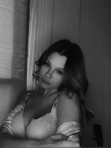 Photo of model @daisyxdukez