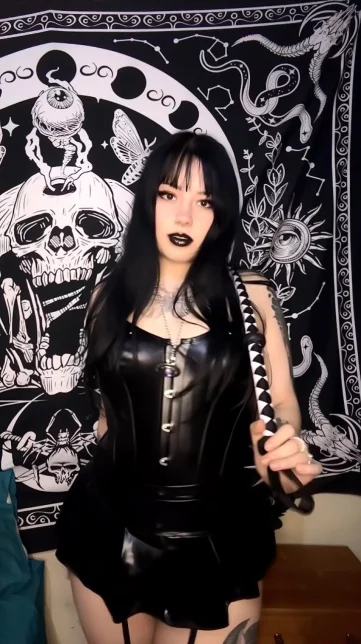 Photo of model @darkgoddessfran