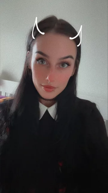 Photo of model @deadbabe